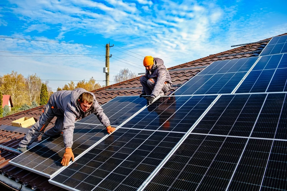 Solar,Panel,Technician,Installing,Solar,Panels,On,Roof.,Technician,In